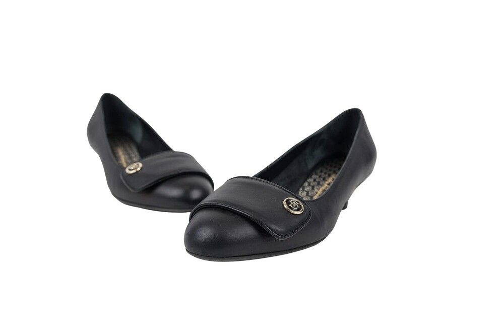 Salvatore Ferragamo Black Round-Toe Low Heel Pumps Smooth Leather Gold Hardware